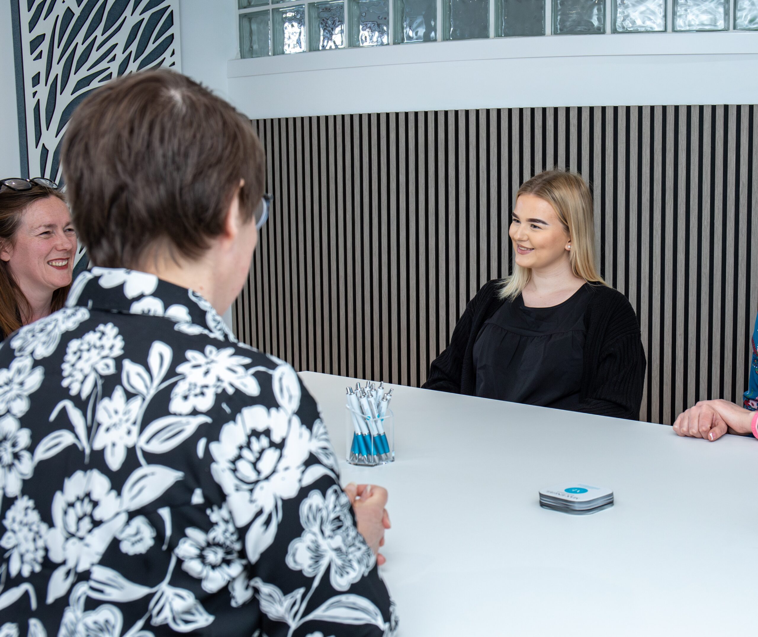 maxengel-2025-122 Team meeting around a white conference table.