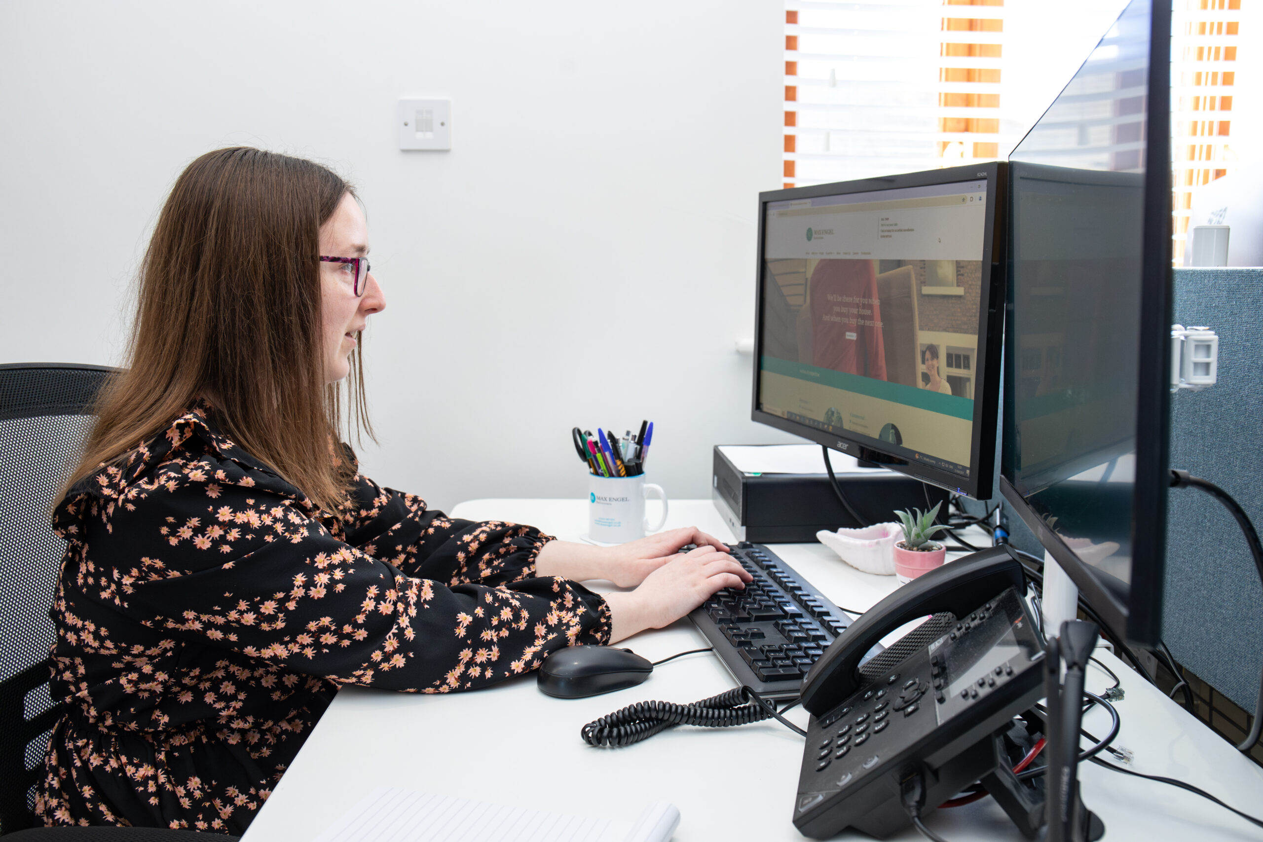maxengel-2025-99 Woman working at dual-monitor office desk
